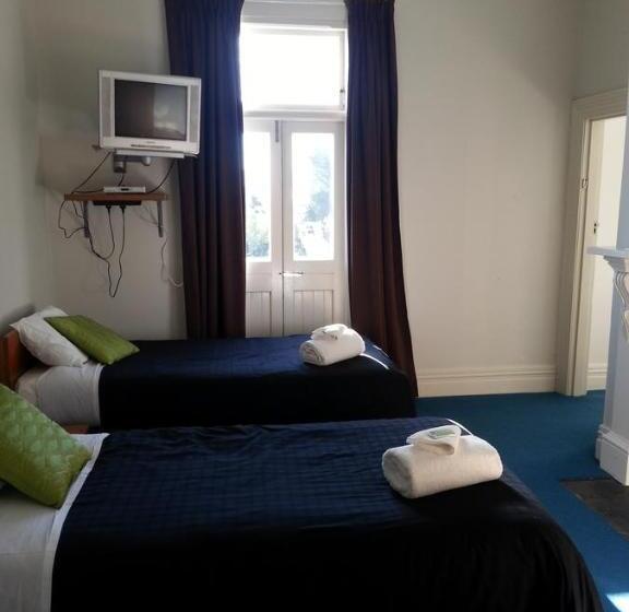 패밀리 룸, Gladstone