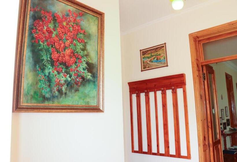 اتاق لوکس سه تخته, Guest House Nataly