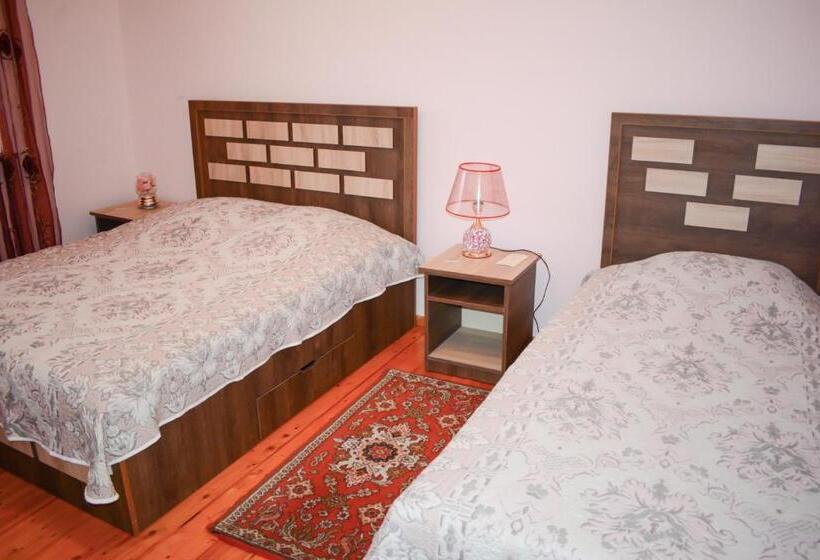 اتاق لوکس سه تخته, Guest House Nataly