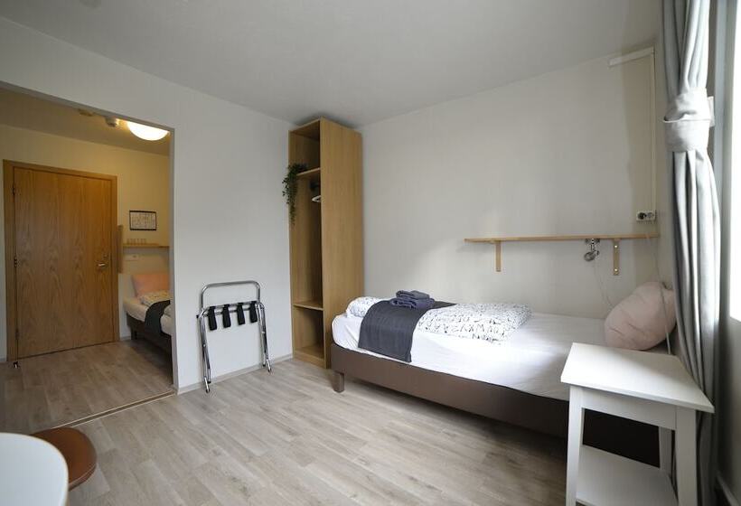 חדר סטנדרט לשלושה עם חדר אמבטיה משוף, Klausturhof Guesthouse