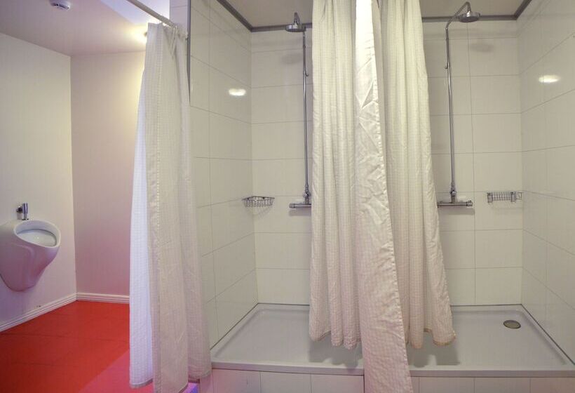 חדר סטנדרטי לארבעה עם חדר אמבטיה משותף, Klausturhof Guesthouse