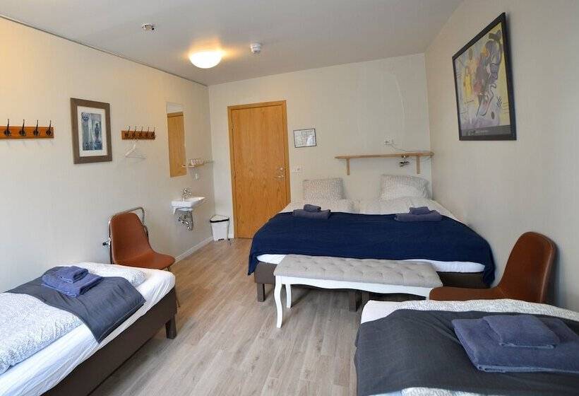 חדר סטנדרטי לארבעה עם חדר אמבטיה משותף, Klausturhof Guesthouse