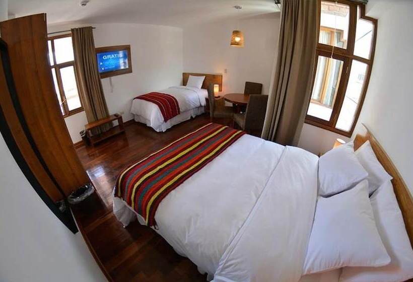 חדר סטנדרט לשלושה, La Aurora