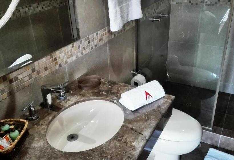 חדר סטנדרט לשלושה, La Aurora