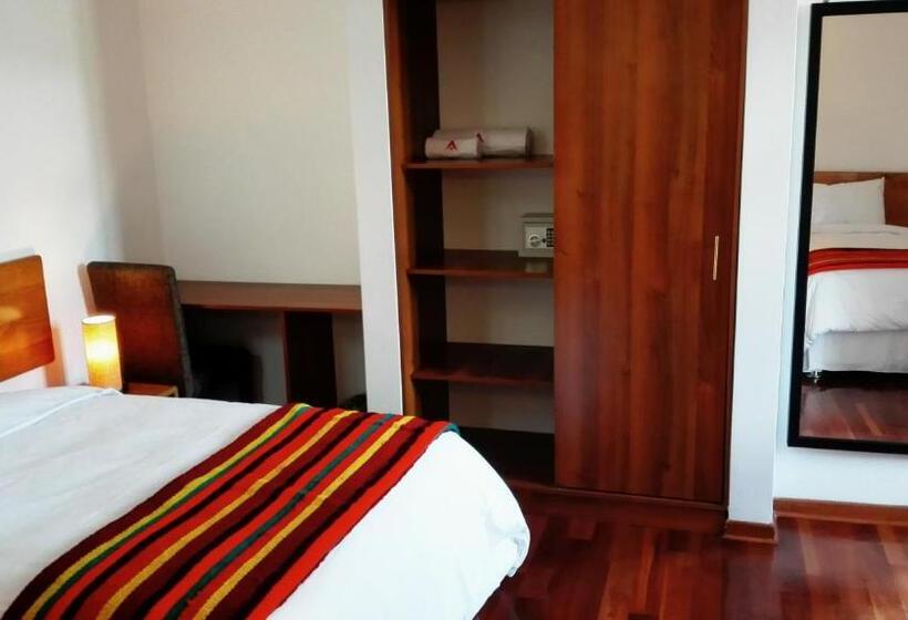 חדר סטנדרט לשלושה, La Aurora