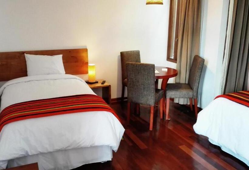 חדר סטנדרט לשלושה, La Aurora