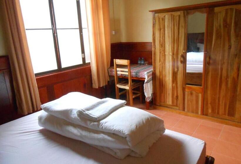 غرفة قياسية مزوَّدة بشُرفة, Zuela Guesthouse