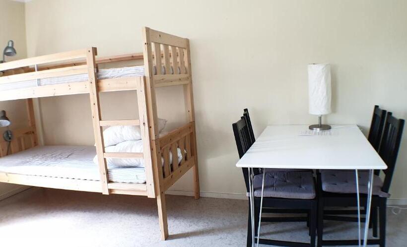 Номер Стандарт Четырехместный Совместный Санузел, Kalkbrottets Vandrarhem