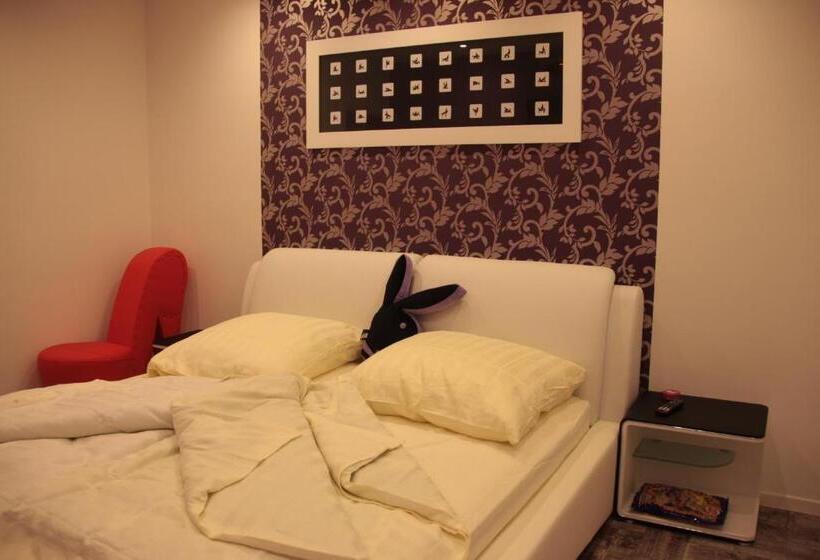 سوئیت با وان آب گرم, Apartmani I Bungalovi Trojka