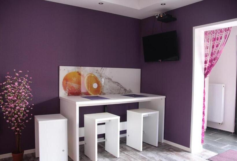 سوئیت با وان آب گرم, Apartmani I Bungalovi Trojka