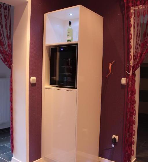 سوئیت با وان آب گرم, Apartmani I Bungalovi Trojka