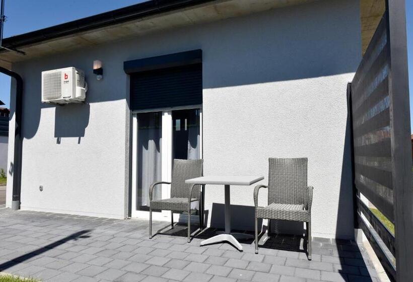 بانگلوی استاندارد, Apartmani I Bungalovi Trojka