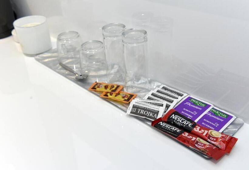 بانگلوی استاندارد, Apartmani I Bungalovi Trojka