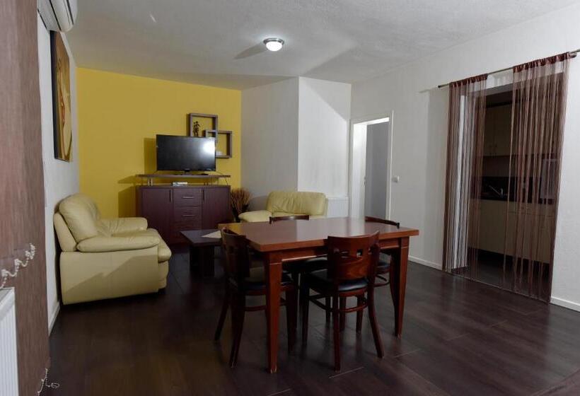 آپارتمان 1 خوابه, Apartmani I Bungalovi Trojka