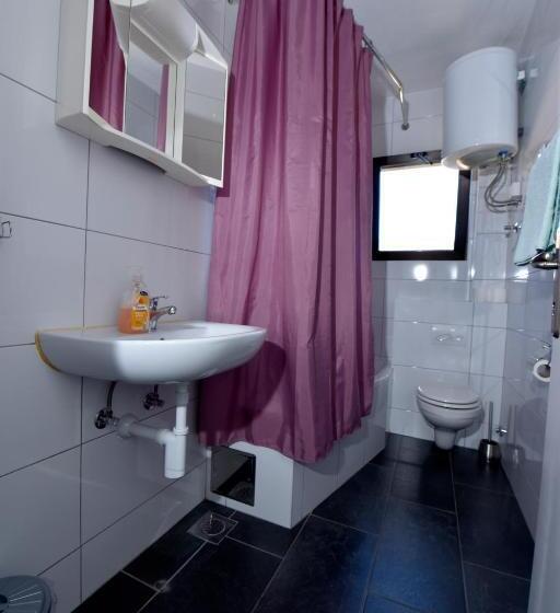 آپارتمان 1 خوابه, Apartmani I Bungalovi Trojka