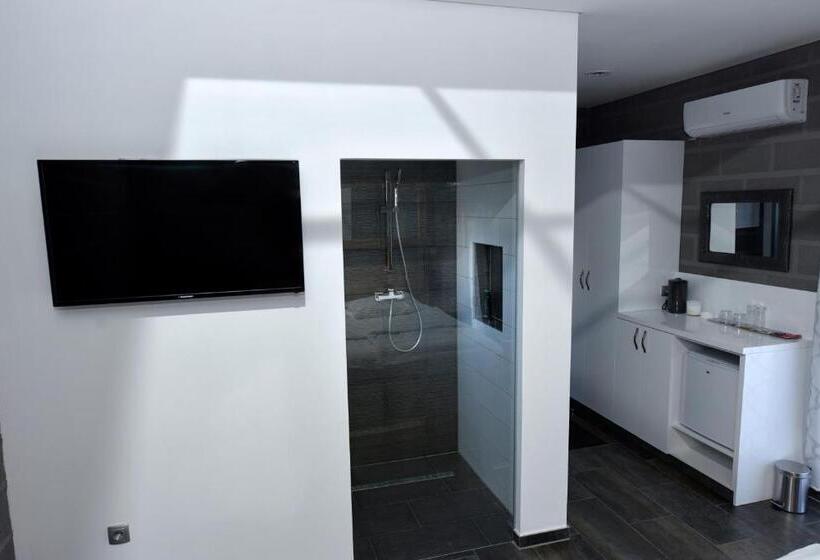 بانگلوی استاندارد, Apartmani I Bungalovi Trojka