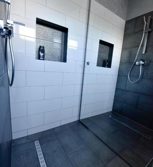 بانگلوی استاندارد, Apartmani I Bungalovi Trojka