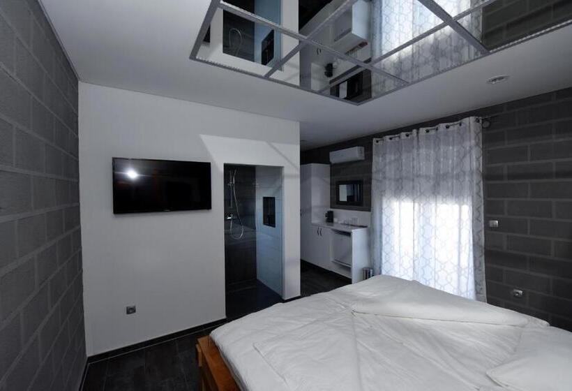 بانگلوی استاندارد, Apartmani I Bungalovi Trojka