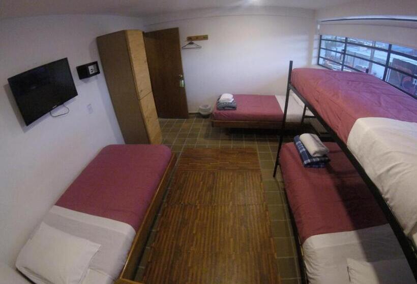 اتاق خانوادگی, Hostal De La 57