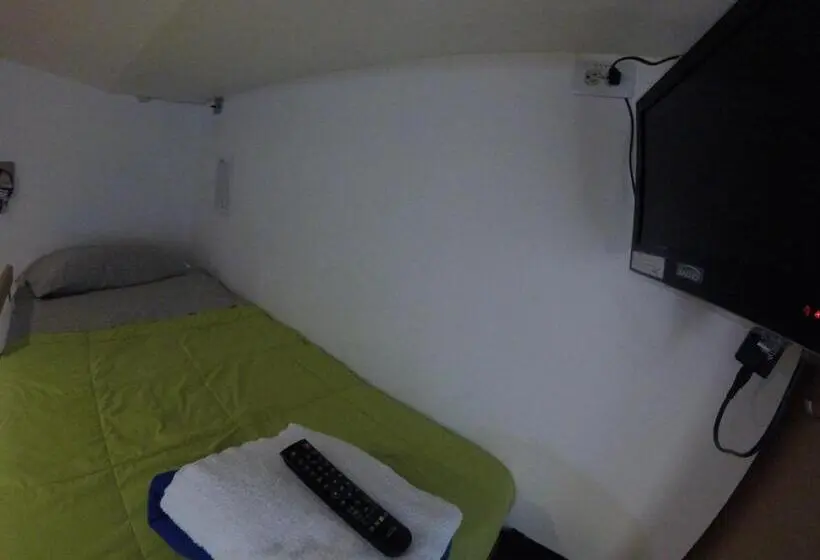 Vuode Makuusalissa, Hostal De La 57