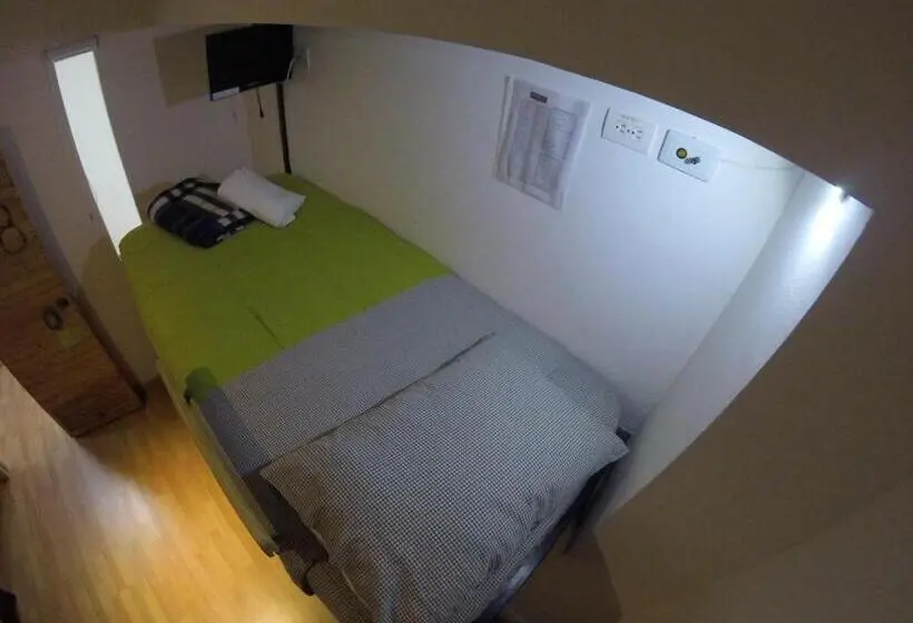 Vuode Makuusalissa, Hostal De La 57