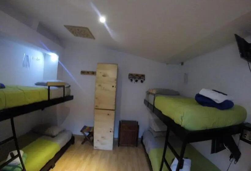 Vuode Makuusalissa, Hostal De La 57