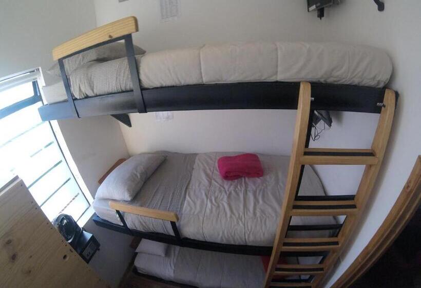 اتاق استاندارد سه تخته با سرویس بهداشتی مشترک, Hostal De La 57