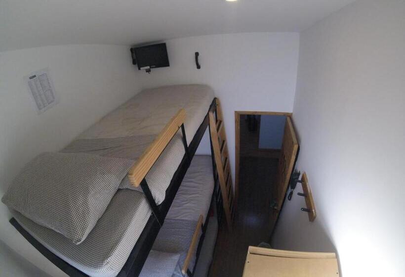 اتاق استاندارد سه تخته با سرویس بهداشتی مشترک, Hostal De La 57