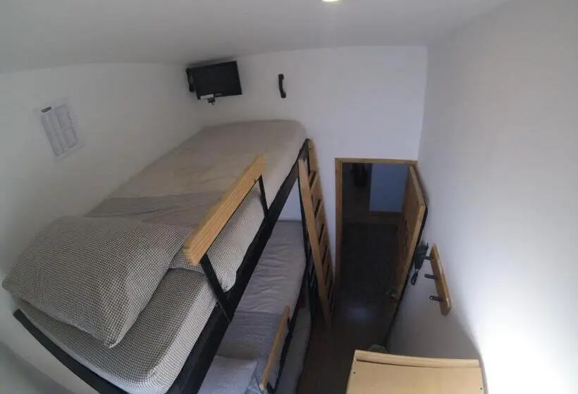 Standard Kolmen Hengen Huone Jaettu kylpyhuone, Hostal De La 57