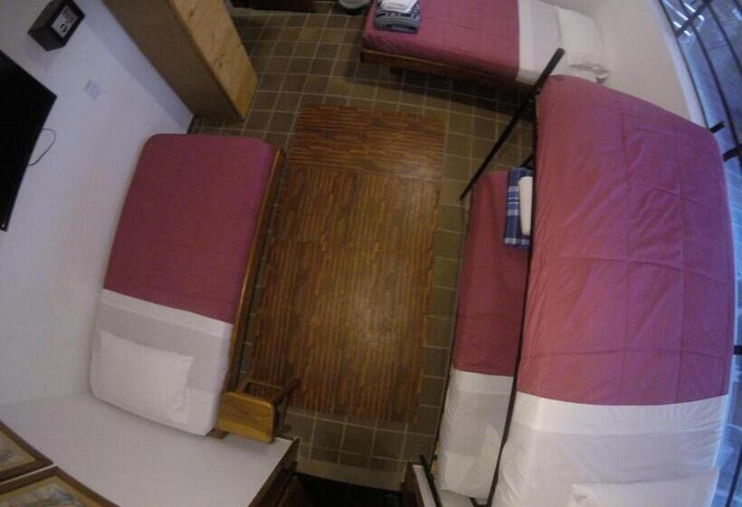 اتاق استاندارد چهار تخته, Hostal De La 57