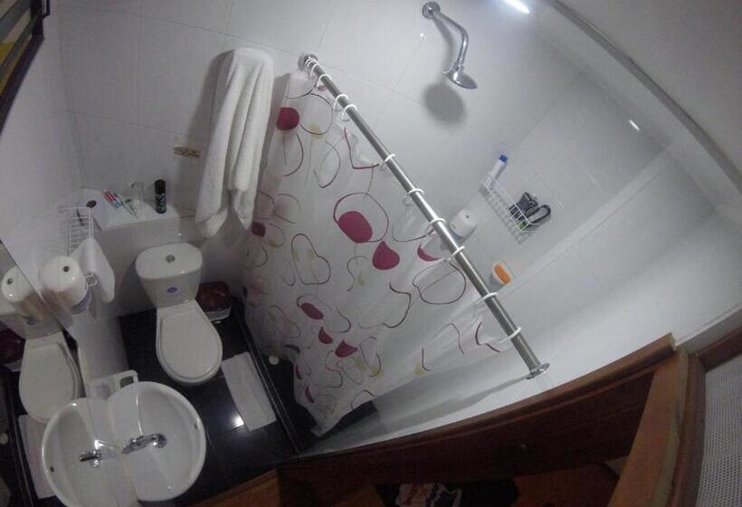 اتاق عادی, Hostal De La 57