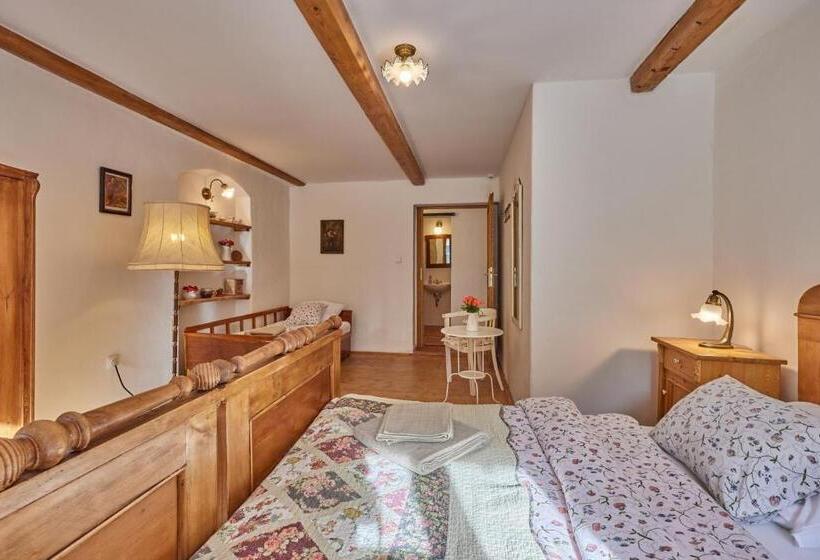 חדר סטנדרט לשלושה, Pod Svatou Annou   Penzion A řízkovna