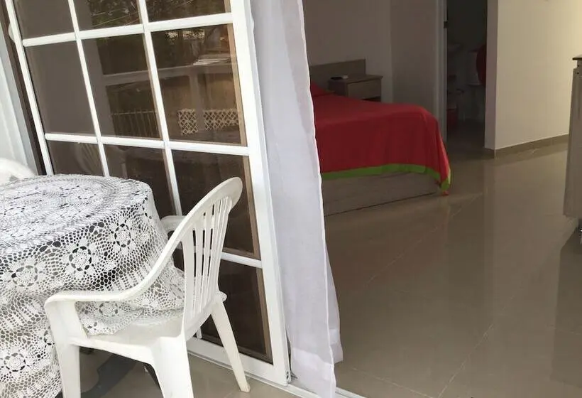 استودیوی استاندارد, Posada Vasquez Oviedo