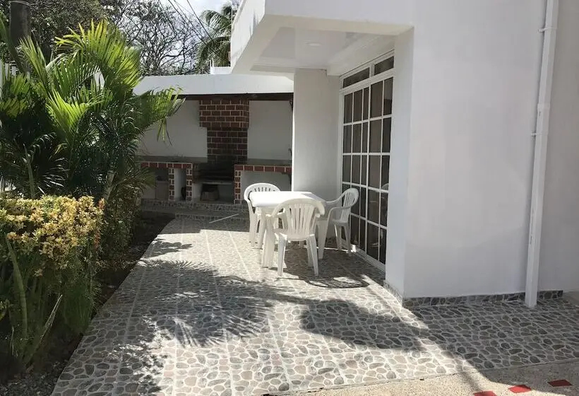 استودیوی استاندارد, Posada Vasquez Oviedo