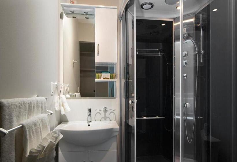 جناح, Micro Boutique Living Wolfville