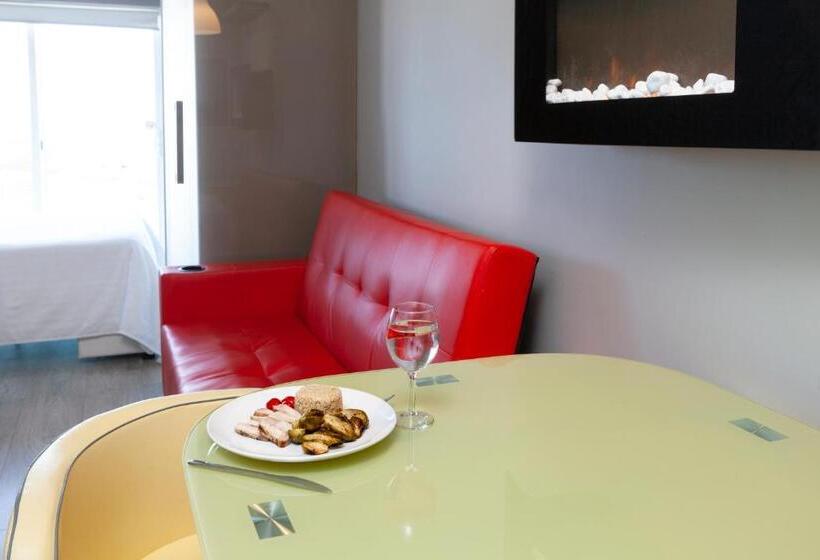Люкс, Micro Boutique Living Wolfville