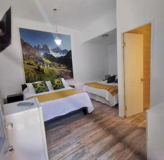 Superior Neljän Hengen Huone, Hostal Vicmar