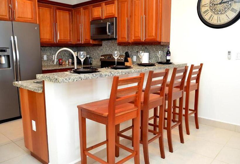 Апартаменты 3 Спальни, The Villas At Cocoplum
