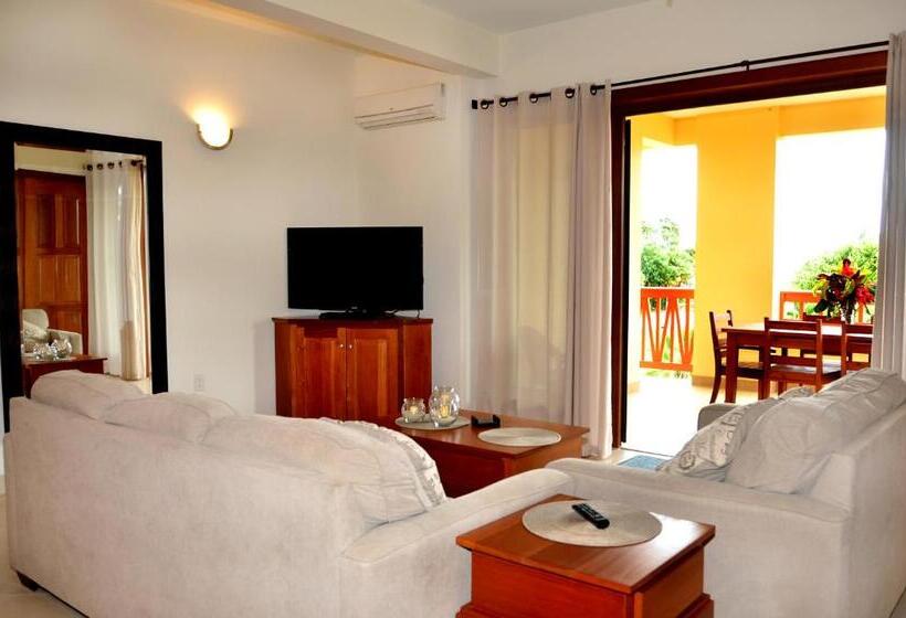 آپارتمان 3 خوابه, The Villas At Cocoplum