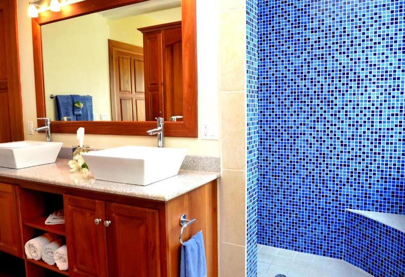 דירת חדר בקומת קרקע, The Villas At Cocoplum