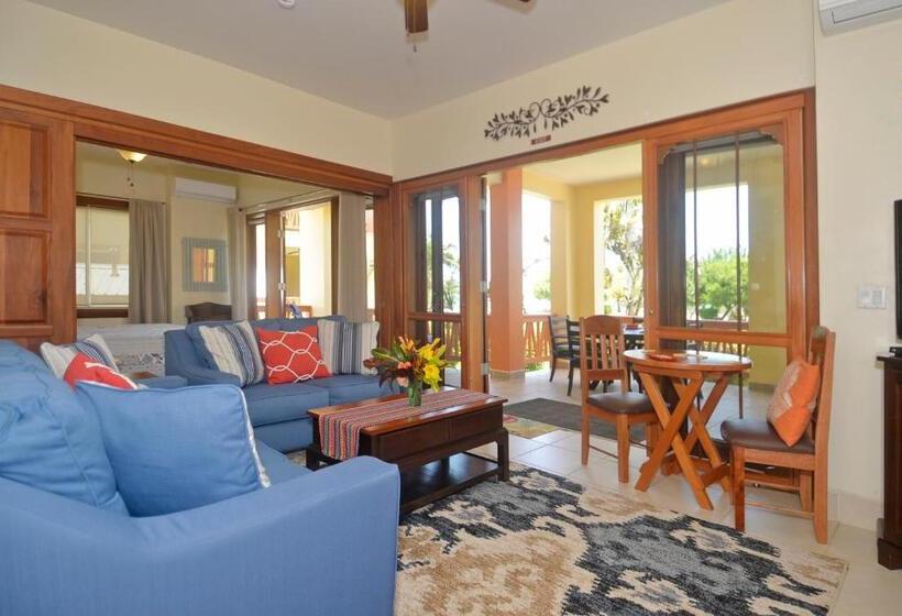 דירת חדר בקומת קרקע, The Villas At Cocoplum