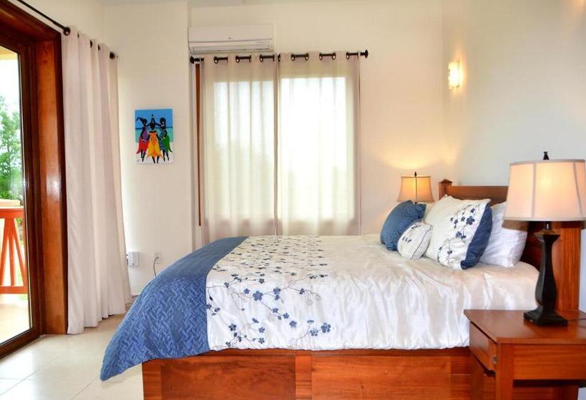 דירת שלושה חדרים, The Villas At Cocoplum