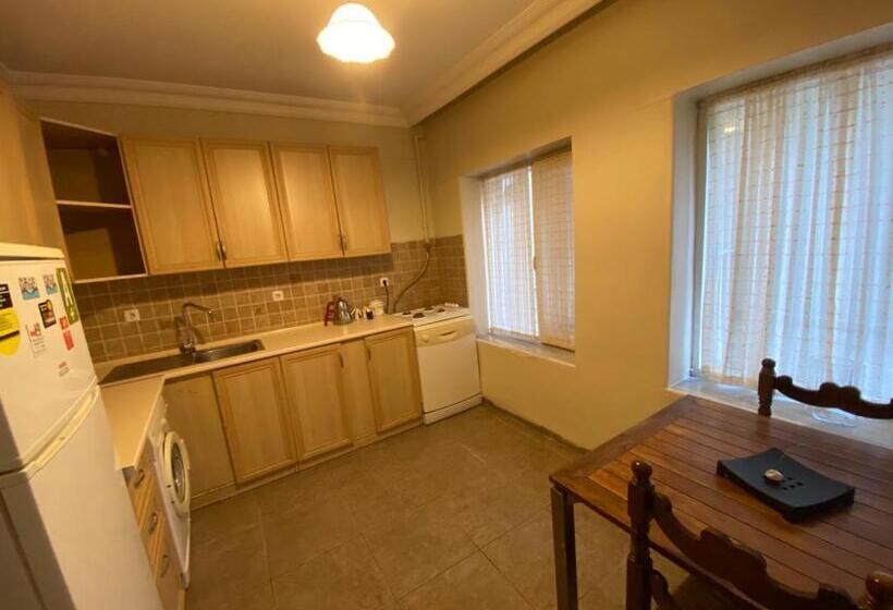 带1个卧室的带阳台的公寓, Büyükada Apart Hotel   Karadağ Apart