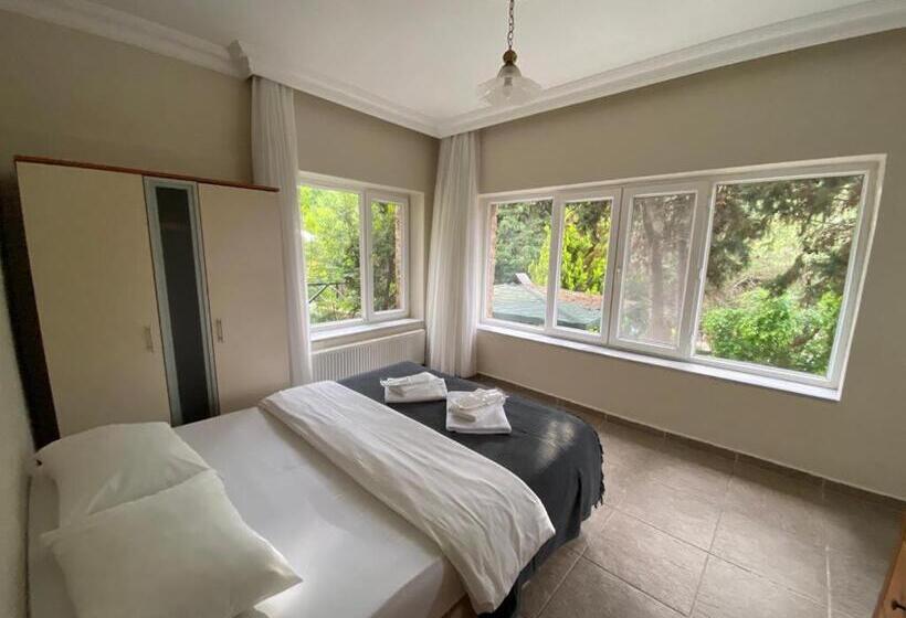 带1个卧室的带阳台的公寓, Büyükada Apart Hotel   Karadağ Apart