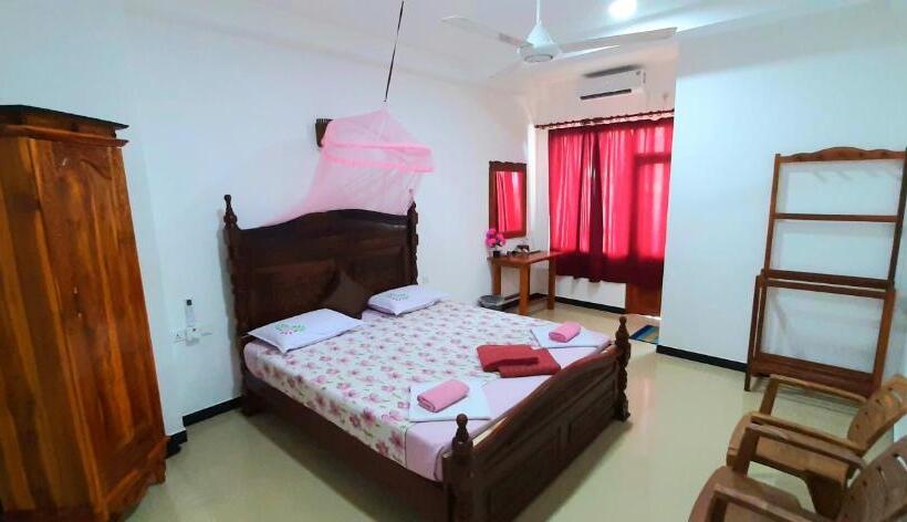Номер Deluxe с Балконом, Dream Palace Family Guest House Mirissa