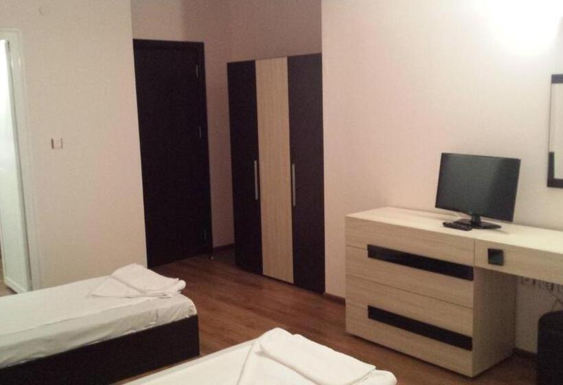 Трехместный Номер Стандарт с Балконом, Guest House Stels