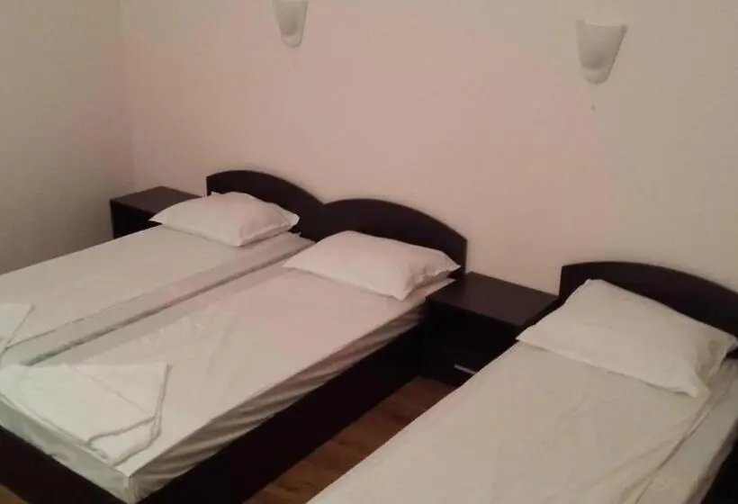 اتاق استاندارد سه تخته با بالکن, Guest House Stels
