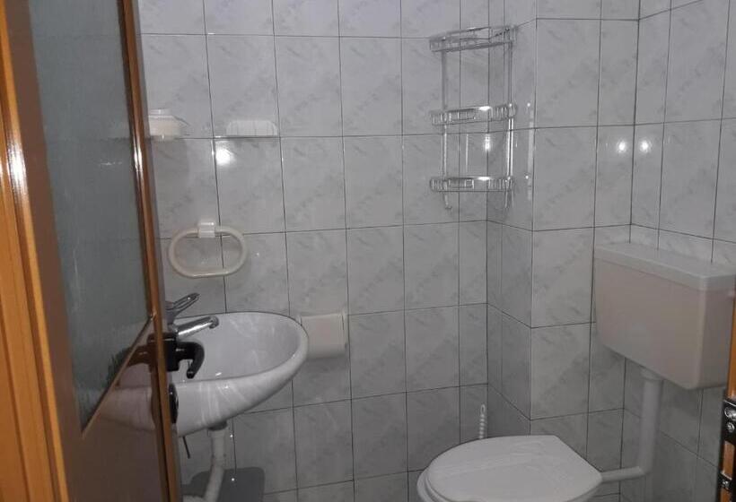 デラックストリプルルーム, Tani's Guesthouse