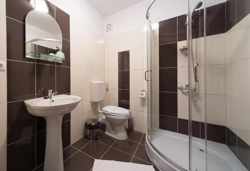 Люкс, Pensiunea Select