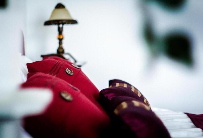 スタンダードスタジオ, Salpalinjan Hovi